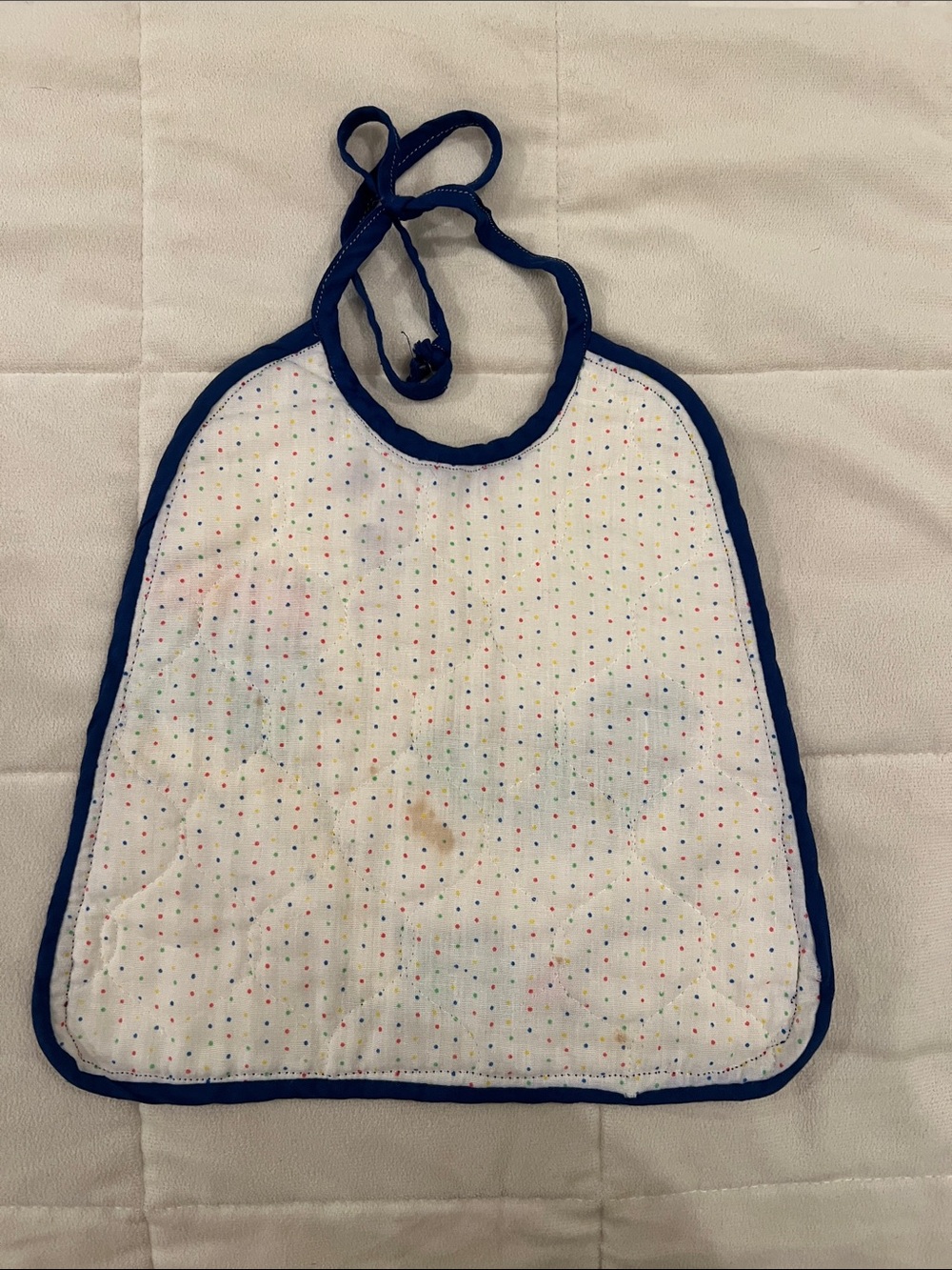 Vintage 1980s Peanuts baby bib| quilted white fabric |Charlie Brown | Preowned - Picture 3 of 3